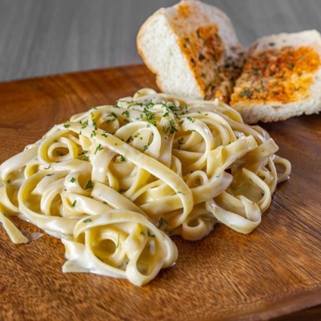 Fettuccine Alfredo with Chicken Pasta.