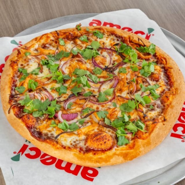 BBQ Chicken Pizza (18" Giganti (16 Slices)).